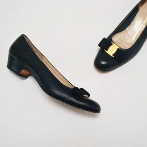 Ferragamo vintage Vara bow pump